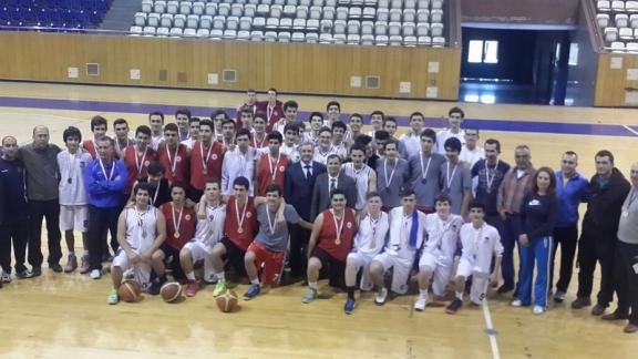 Gençlerimiz Çanakkale Şehitleri Anısına Basketbol Oynadı