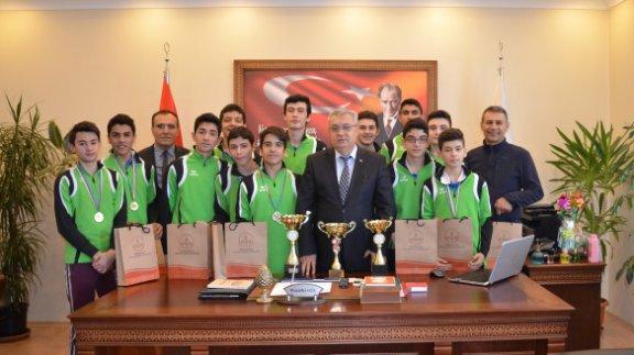 Ankara Şampiyonları Türkiye Şampiyonası Öncesi İlçe Milli Eğitim Müdürümüz Muzaffer GÜL´ü Ziyaret Etti