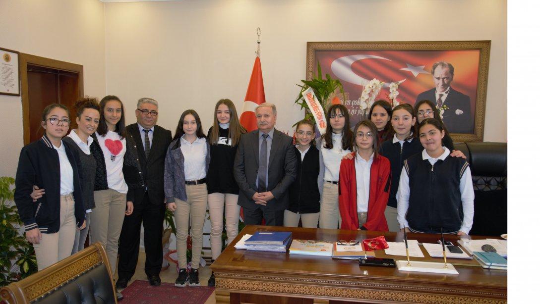 İlçemiz, Şüküfe Nihal Ortaokulu kız voleybol takımı Ankara okullar arası resmi turnuvada büyük bir başarıya imza attı.