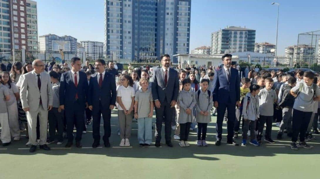 Din Öğretimi Genel Müdürümüz Sn. Dr.Ahmet İŞLEYEN, İlçe Millî Eğitim Müdürümüz Sn.Veli KARAKUŞ ile yeni yılın ilk ders saatinde Şehit Oğuzhan Yaşar Anadolu İmam Hatip Ortaokulu/Lisesimizi ziyaret etti