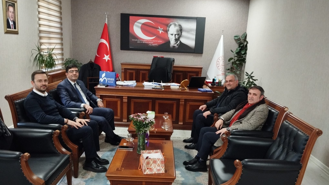İlçe Millî Eğitim Müdürümüz Sayın Muhammet Fatih ZENGİN, Özel Muradiye Sevgi Okulları yöneticileri ve MEBİ Uygulaması Koordinatörü Sayın Mustafa ÖZDAMAR'ı makamında kabul etti.
