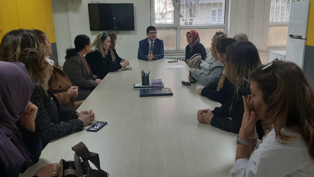 İlçe Millî Eğitim Müdürümüz Sayın Muhammet Fatih ZENGİN, Harzemşahlar İlkokulunu ziyaret ederek öğrenci, öğretmen ve yöneticilerle bir araya geldi.