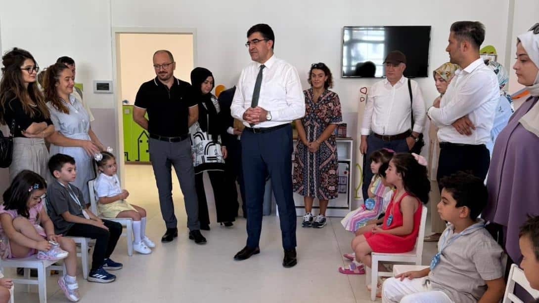 İlçe Millî Eğitim Müdürümüz Sayın Muhammet Fatih Zengin ve Şube Müdürümüz Sayın Kadir Güneş, Pamuklar Şehit Metin Gülmez Anaokulunu ziyaret ederek Uyum Haftası kapsamında minik öğrencilerle bir araya geldiler.